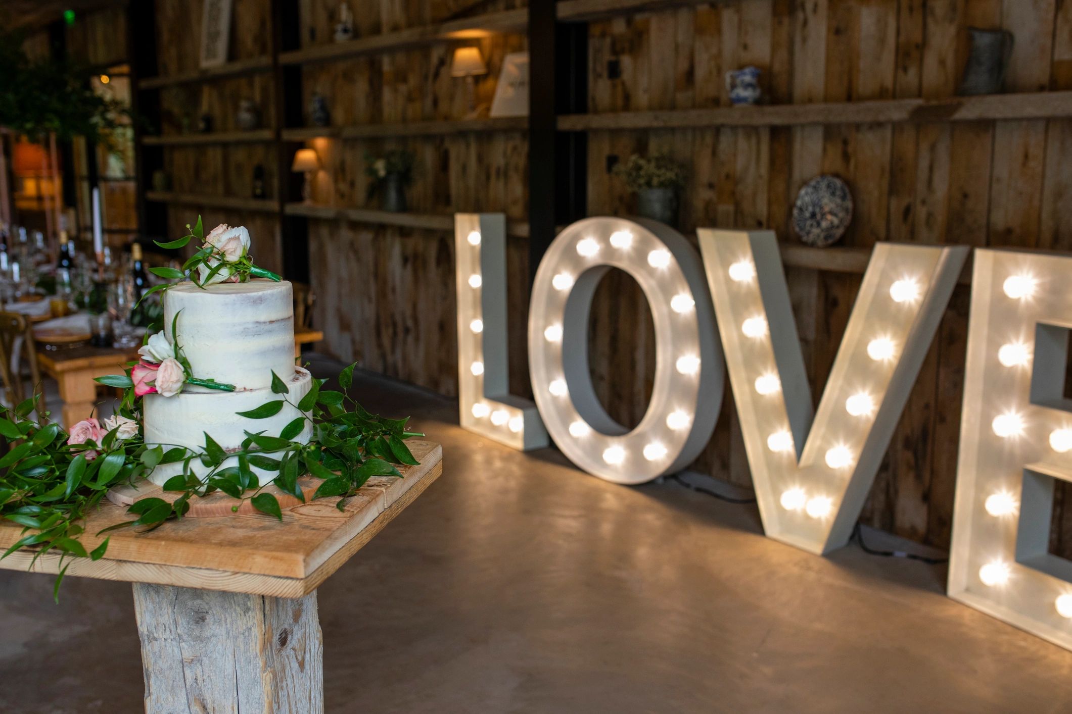 Luxury wedding cake and reception styling